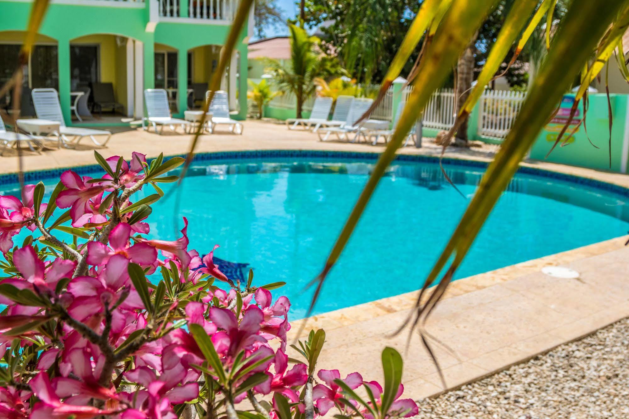 Coral Paradise Resort Hato Exterior photo